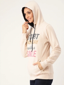 Sudadera con Capucha Beige para Mujer con Estampado de Sonrisa, Tejido de Algodón y Bambú, Ropa Casual de Otoño - Product Image 4