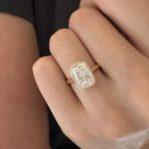Anillo con Diamante de Laboratorio de 3 Quilates, Corte Alargado Tipo Cojín, Engaste en Bisel, Anillo Solitario con Corte Catedral, Estilo Art Deco, Certificado IGI - Product Image 6