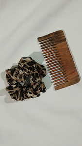 Peine de madera de neem natural pulido, duradero, anticaspa, para masaje del cuero cabelludo, para hombres y mujeres, ecológico, hecho a mano en India, para el cuidado del cabello. - Product Image 5