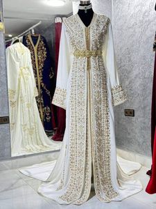 Abaya élégante blanche brodée en soie, col en V, manches longues, longueur ras du sol, motif floral, pour mariage au Moyen-Orient, coupe classique pour femme, été - Product Image 1