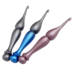 Venta al por mayor de ganchos de ganchillo hechos a mano ergonómicos y juegos de agujas de tejer para uso de exportación de costura - Product Image 1