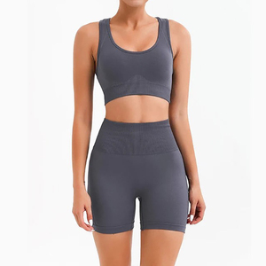 Conjunto de Yoga Verde para Mujer, 2 Piezas, Top Corto sin Costuras con Espalda Cruzada, Pantalones Cortos de Cintura Alta, Ropa Deportiva, Diseño con Recortes - Product Image 6