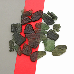 หินโมลด์มาไลท์คริสตัลธรรมชาติโมลด์ดาวิทหยาบจากสาธารณรัฐเช็กหินอัญมณีหลวมสำหรับทำเครื่องประดับ - Product Image 6