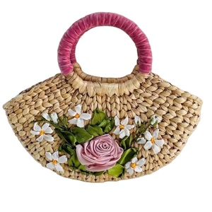 Mini sac en paille naturelle fait à la main avec doublure en coton de style bohème à la mode - Product Image 1