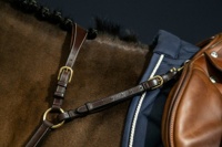 Équipement d'équitation en cuir véritable de haute qualité, durable, personnalisable, avec boucles en laiton et logo en relief, vente en gros