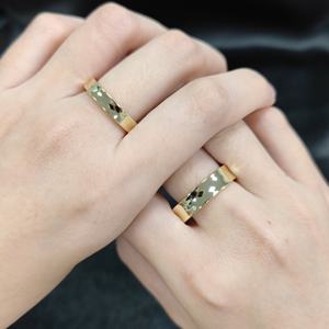 แหวนคู่รัก AMBER JEWELS ดีไซน์เรขาคณิตเรียบหรู ชุบทองคำขาว ประดับเพชร IGI Certified วัสดุโลหะแท้ - Product Image 1