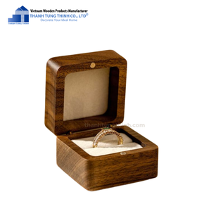 THANH TUNG THINH CO. LTD Boîte à bague carrée moderne en bois naturel avec couvercle transparent, insert coussin blanc et fermeture magnétique pour bijoux - Product Image 3