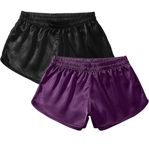 Shorts en soie noir et bordeaux, soyeux, pour le sommeil, la gym, l'entraînement, pyjama court et ample, écologique, extensible, sexy, style jogger - Product Image 5