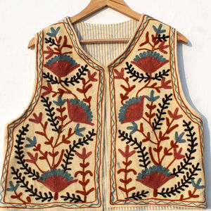 Chalecos de Terciopelo sin Mangas para Mujer de la Mejor Calidad, Chalecos Bordados a Mano, Chaleco Suzani, Chaquetas Cortas de Terciopelo - Product Image 1