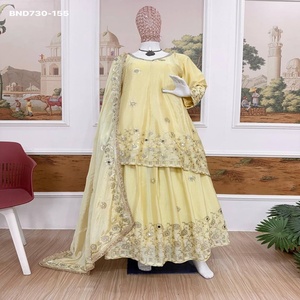 Ensemble Lehenga-Kurta & Dupatta de Qualité Supérieure pour Soirée, en Chinon avec Broderie et Travail de Miroirs Véritables, Mode Féminine, Exportateur - Product Image 1