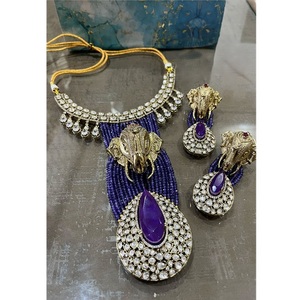Magnifique ensemble collier et boucles d'oreilles en laiton plaqué or de qualité supérieure avec moissanite Polki pour femme, idéal pour mariage, fête ou cadeau tendance - Product Image 2