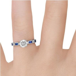 Anillo de Compromiso de Oro de 10K con Zafiro Azul (Natural) y Diamante Central, Estilo Milgrain Vintage de Lujo, Certificado por IGI - Product Image 1