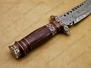 Cuchillo de caza DIY OEM de acero de Damasco con mango de latón y madera, hoja fija dentada, alta durabilidad para exteriores - Product Image 5