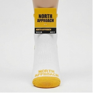 Chaussettes basses North Approach blanches avec logo jaune, respirantes pour adultes, usage décontracté estival, EU 42-46 UK 9-11 - Product Image 1