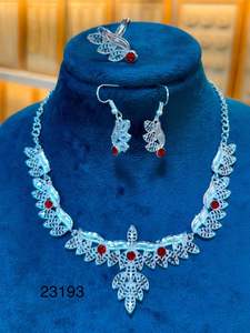 MOLL JEWELLERS Ensemble Collier et Boucles d'Oreilles Floraux en Alliage de Zinc Plaqué Or 24K Tendance avec Zircon, Cadeau de Mariage Certifié pour Femme - Product Image 6