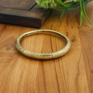Chaîne de cheville bohème en laiton doré avec fermoir écaille de poisson, bijoux torsadés bohèmes pour femme - Product Image 3
