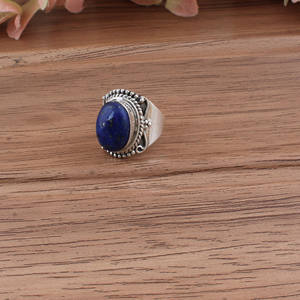 Bague artisanale en argent sterling 925 avec lapis-lazuli serti clos, style vintage, pierre bleue sculptée, bijou statement antique - Product Image 2