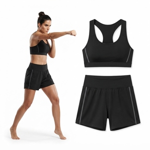 Ensemble d'entraînement de boxe pour femmes, rouge et noir, respirant, avec soutien-gorge de sport et short - Product Image 2