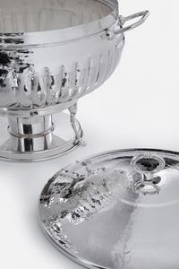 Elegante calentador de platos de acero inoxidable con efecto martillado plateado y patas ornamentadas para bodas y catering en el Medio Oriente - Product Image 3