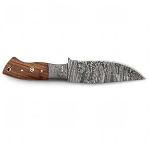 Herramienta Utilitaria para Exteriores de Acero de Damasco con Patrón de Plumas Hecho a Mano, Bolster de Damasco y Mango de Madera de Nogal - Product Image 5