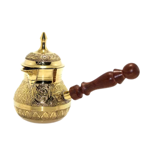 Cafetera Turca de Latón Grabada de Lujo con Tapa, Cezve Ibrik Árabe Vintage Tallada a Mano, Cafetera Premium con Mango de Madera - Product Image 1