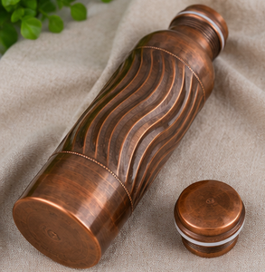 Carafe en cuivre Heritage Cascade Luxury Wave Embossed Matte Finish, design minimaliste, anti-fuite, en cuivre pur. - Product Image 5