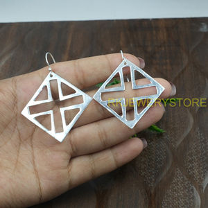 Pendientes colgantes de plata de ley 925 con forma de diamante geométrico, hechos a mano, minimalistas, para mujer, joyería de moda. - Product Image 5