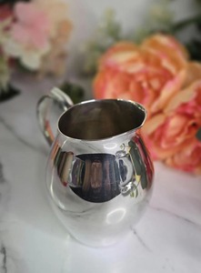 Pichet à eau contemporain en acier inoxydable martelé avec couvercle – Carafe élégante en métal pour cuisine, restaurant, hôtel et banquet - Product Image 4