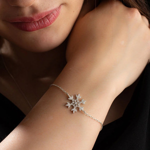 Bracelet chaîne en or blanc avec flocon de neige et diamant de laboratoire - Product Image 1