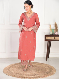 <b>Women</b> Quick Dry Regular Fit Knee-Length Traditional <b>Kurta</b> Set with Trousers Dupatta Rayon Casual Wear Rajasthan India Pakistan - Product Image 5