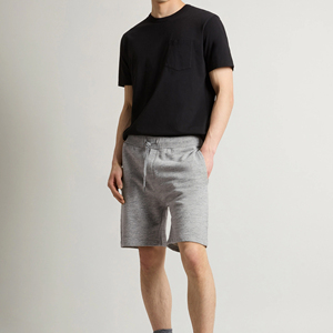 Shorts Bermuda en coton gris tricoté pour homme avec cordon de serrage à la taille et poches, couleur unie décontractée, taille mi-haute - Product Image 4