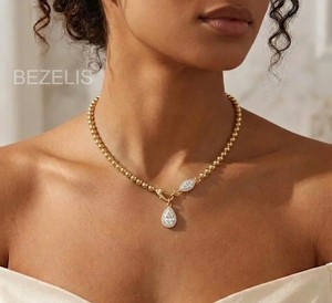 Collier ovale avec pendentif en diamant de laboratoire taille poire sur chaîne à billes en or jaune, bijoux de luxe, élégance et mode - Product Image 2