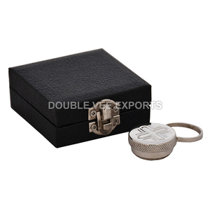 Flacon d'huile sainte avec couvercle à charnière et croix gravée – DOUBLE VEE EXPORTS - Product Image 2