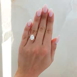 Bague de fiançailles personnalisée avec grand diamant de laboratoire taille ovale, en or massif 10k 18k, sertie à griffes, couleur D F VS, bague solitaire, fabricant de joaillerie fine - Product Image 4