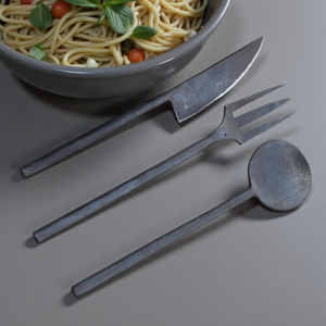 Ensemble de couverts en métal finition mate, couteau, fourchette, cuillère, design minimaliste, résistant à la rouille, ustensiles de restauration - Product Image 4