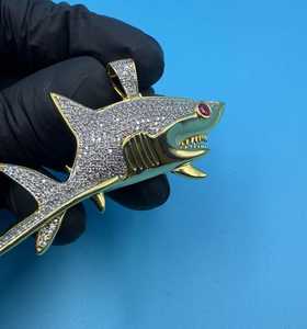 Pendentif requin en argent 925 plaqué or jaune, serti de moissanite VVS, style hip-hop, personnalisé, breloques animales pour hommes - Product Image 2