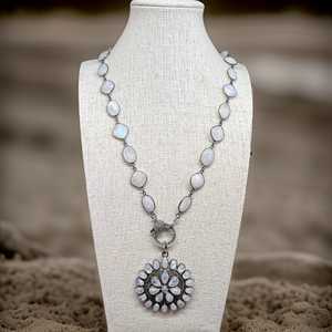 สร้อยคอหินมูนสโตนสีรุ้งธรรมชาติ ตัวเรือนเงินแท้ชุบออกซิไดซ์ ประดับเพชร พร้อมตัวล็อกแบบก้ามกุ้ง - Product Image 6