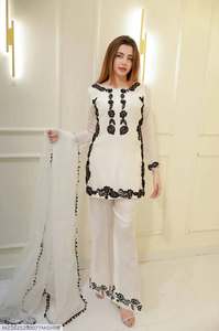 ชุดสัลวาร์ คามีซ ผ้าไหมปักลายดอกไม้สำหรับผู้หญิง ดีไซน์สวยงาม พร้อมกางเกงและผ้าคลุมไหล่ เหมาะสำหรับใส่ในชีวิตประจำวัน งานเลี้ยง หรือโอกาสต่างๆ สไตล์อินเดีย-ปากีสถาน - Product Image 2
