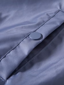 Chaqueta Varsity Azul Satinado para Hombre, Impermeable, Estilo Vintage, Cierre de Botones, Corte Regular, Estilo Casual, Cuello Alto, Poliéster - Product Image 2