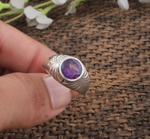 Bague en argent sterling 925 avec améthyste naturelle sertie clos, pierre de naissance de février, gemme violet foncé, bijoux fins classiques pour mariage - Product Image 2