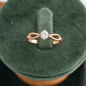 แหวนเพชรเม็ดเดี่ยวโรสโกลด์ 18K ดีไซน์เกลียวแบบมินิมอลสำหรับผู้หญิง สวมใส่ในงานหมั้น งานแต่งงาน หรือในชีวิตประจำวัน ผิวขัดเงา - Product Image 2