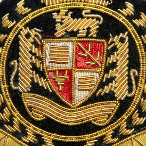 Écusson brodé personnalisé en forme de couronne dorée, à coudre, pour uniformes, vestes, casquettes et décoration de vêtements - Product Image 2