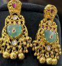 Ensemble de collier et de boucles d'oreilles en or plaqué de haute qualité à l'aspect traditionnel pour la collection de mariage pour femmes - Product Image 2