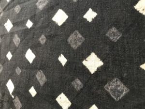 Tissu imprimé à la main 100% coton, motif géométrique en losanges noir et blanc |   Grossiste de Jaipur. - Product Image 4