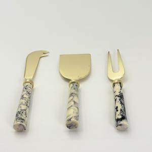 Elegante Juego de Utensilios para Queso de Acero Inoxidable con Acabado Dorado, Juego de 3 Piezas con Mangos de Resina Verde, Cuchillos para Tabla de Charcutería, Precio Accesible - Product Image 4