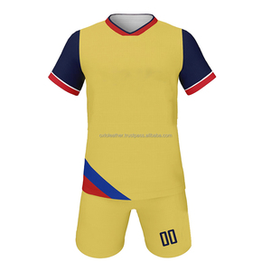 Ensemble d'uniformes de football à manches courtes en polyester 100% fait à la main vêtements de sport pour hommes et femmes avec maillots de l'équipe de France et de joueurs - Product Image 5
