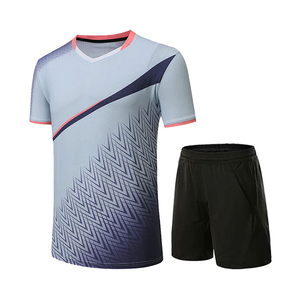 Shorts de sport noirs en polyester pour hommes, respirants et à séchage rapide, vêtements de sport pour adultes, impression de logo personnalisée, séchage rapide et respirant. - Product Image 1