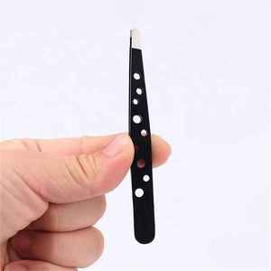 Pinzas de Cejas de Punta Inclinada de Calidad Premium, Logotipo Personalizado, Acero Inoxidable, Color Negro, Pinzas para Dar Forma a las Cejas con 9 Orificios - Product Image 1