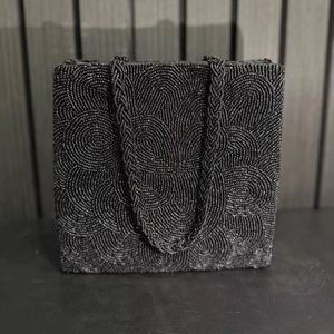 Accessoire de mode décontracté de luxe indien traditionnel fait main, poignée rectangulaire en perles de verre colorées et cristal - Product Image 1