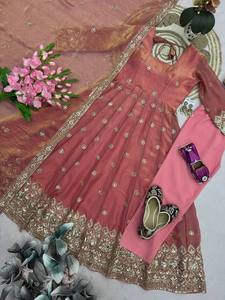 Nuevo Diseño de Vestido Elegante y Atractivo, Kurta Anarkali de Maslin Puro con Pantalón y Dupatta, con Estampado Digital Intenso, Exportador Indio - Product Image 3